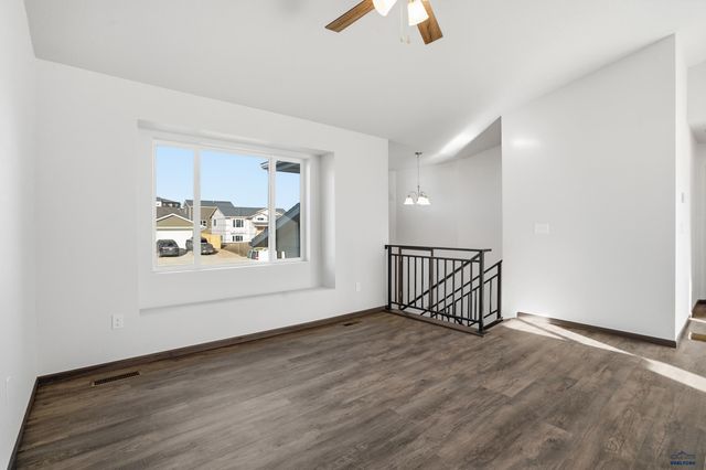 425 YELNER DR, Box Elder, SD 57719