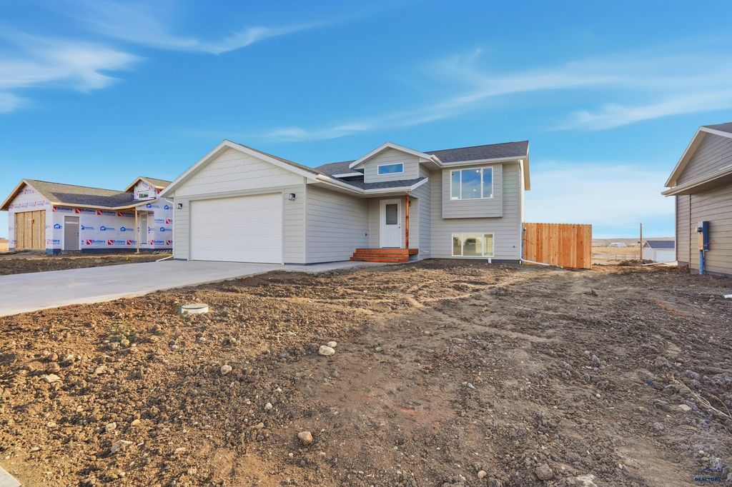 425 YELNER DR, Box Elder, SD 57719