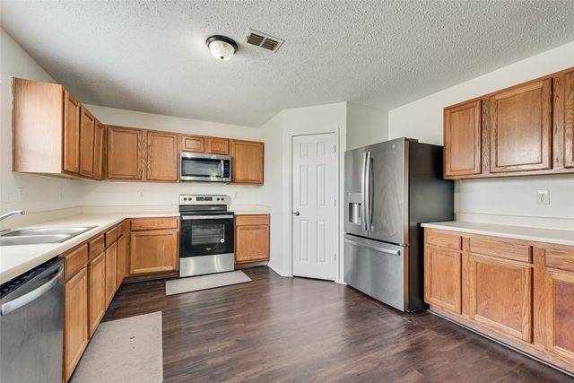 3016 Cesareo Drive, Grand Prairie, TX 75052