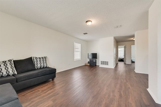 3016 Cesareo Drive, Grand Prairie, TX 75052