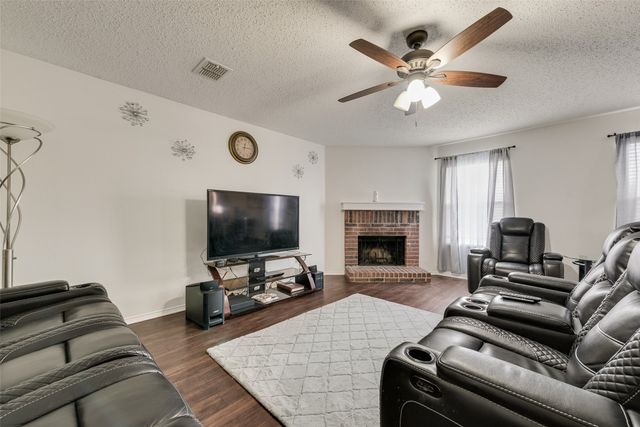 3016 Cesareo Drive, Grand Prairie, TX 75052