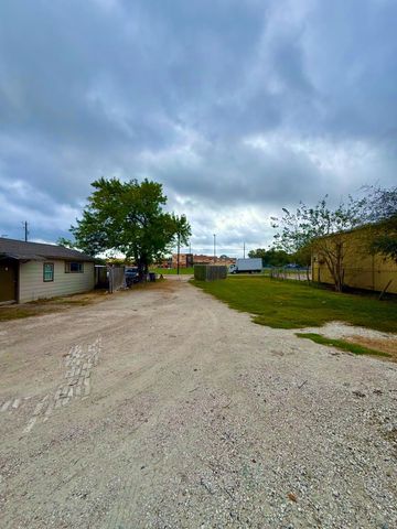 911 Michigan Street 8, Houston, TX 77587