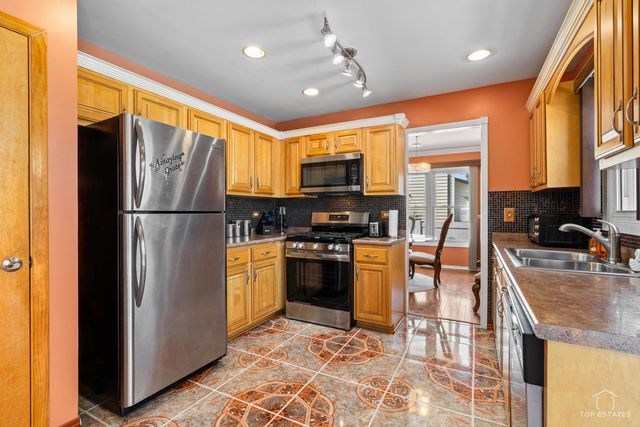 176 Appleby Drive, Glendale Heights, IL 60139