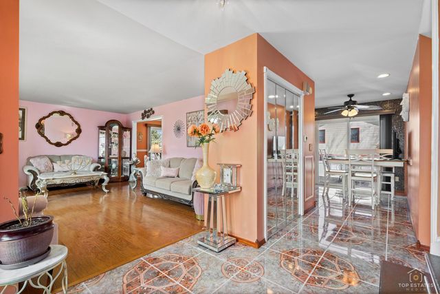 176 Appleby Drive, Glendale Heights, IL 60139