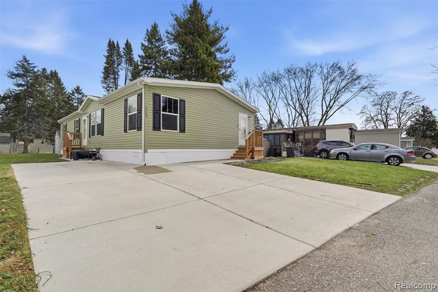 2125 Candy Lane, Brighton, MI 48114