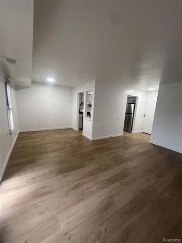 30475 W 14 Mile Road, Farmington, MI 48334