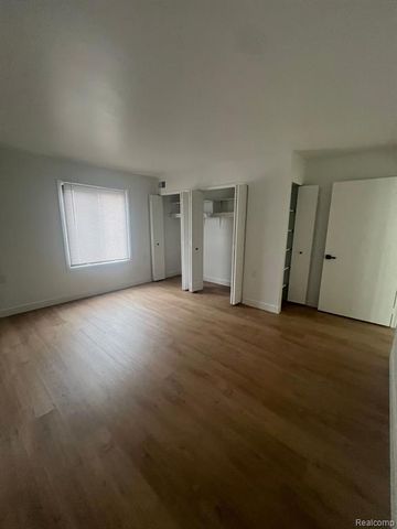 30475 W 14 Mile Road, Farmington, MI 48334