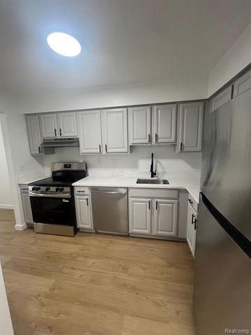 30475 W 14 Mile Road, Farmington, MI 48334