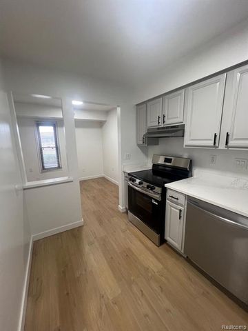 30475 W 14 Mile Road, Farmington, MI 48334