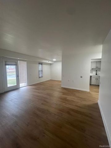 30475 W 14 Mile Road, Farmington, MI 48334