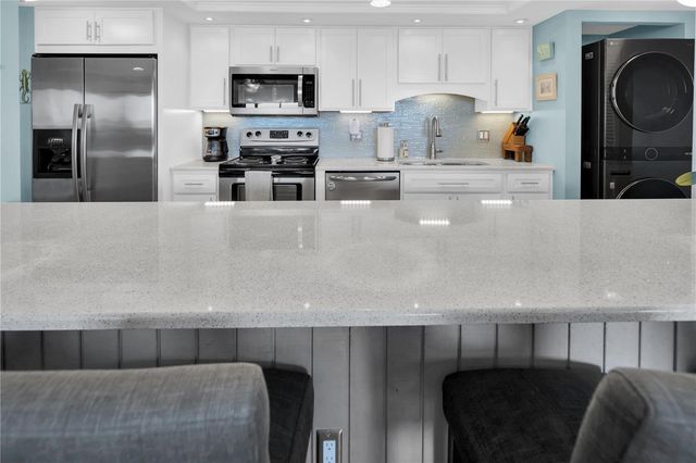 200 120TH AVENUE W 3A, Treasure Island, FL 33706