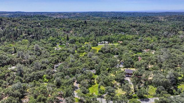3565 Mary Ln, Auburn, CA 95602