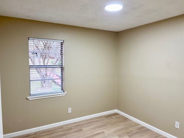 38 Valley View Circle, Denison, TX 75021