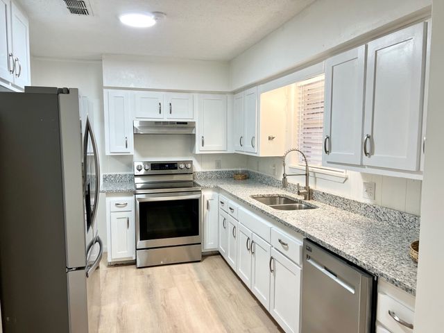 38 Valley View Circle, Denison, TX 75021