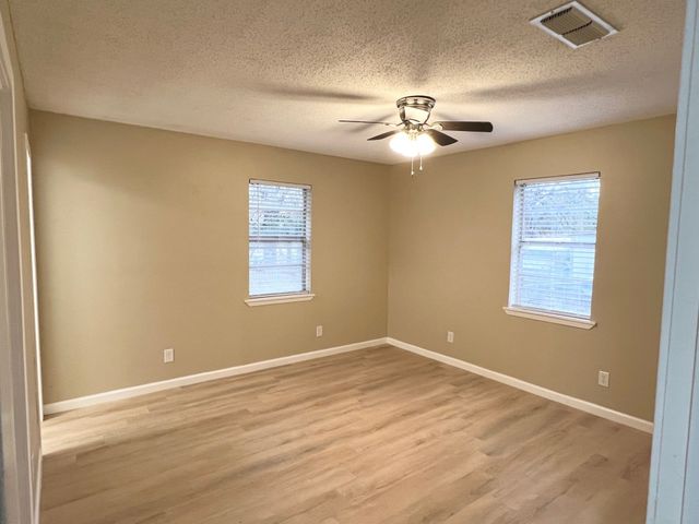 38 Valley View Circle, Denison, TX 75021