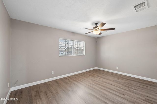 8050 W Weldon Avenue, Phoenix, AZ 85033