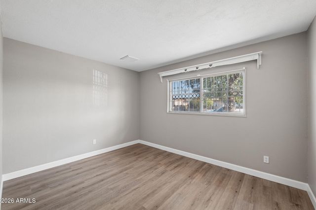 8050 W Weldon Avenue, Phoenix, AZ 85033