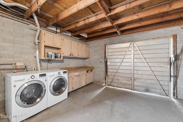 8050 W Weldon Avenue, Phoenix, AZ 85033