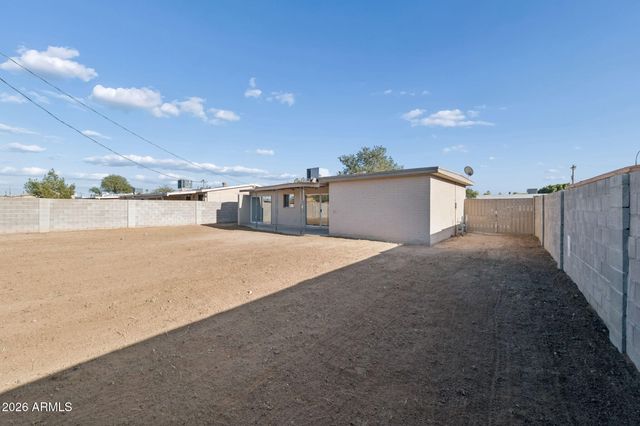 8050 W Weldon Avenue, Phoenix, AZ 85033