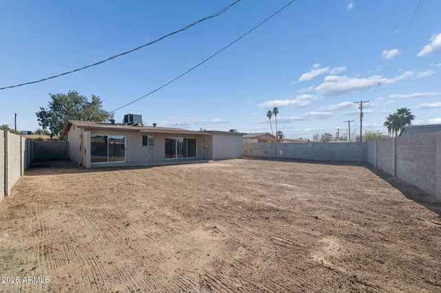 8050 W Weldon Avenue, Phoenix, AZ 85033