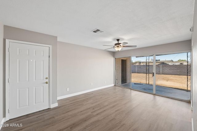 8050 W Weldon Avenue, Phoenix, AZ 85033