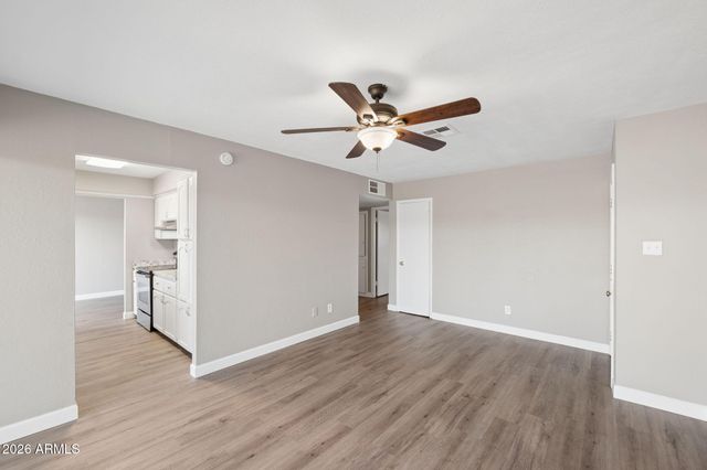 8050 W Weldon Avenue, Phoenix, AZ 85033