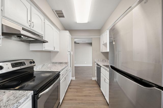 8050 W Weldon Avenue, Phoenix, AZ 85033