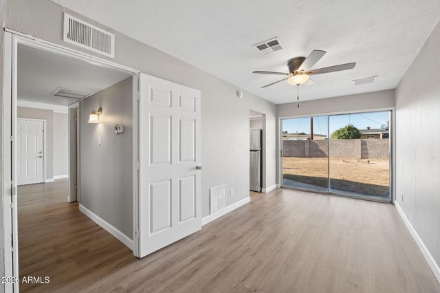 8050 W Weldon Avenue, Phoenix, AZ 85033