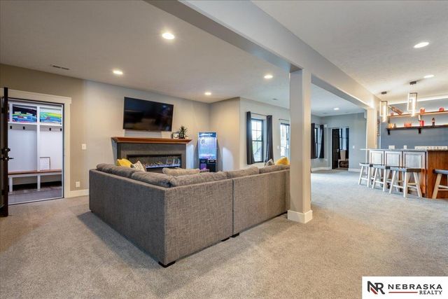 13268 Bluebird Court, Springfield, NE 68059