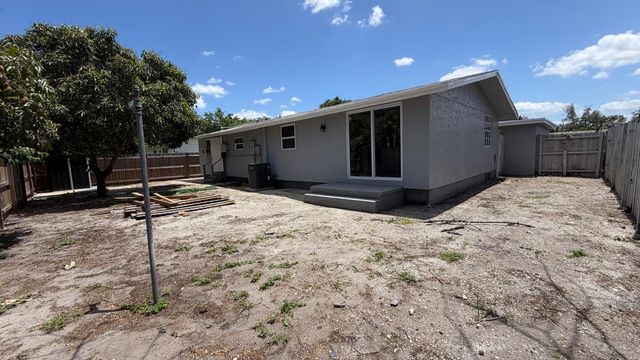 3823 Chickasha Road, Atlantis, FL 33462