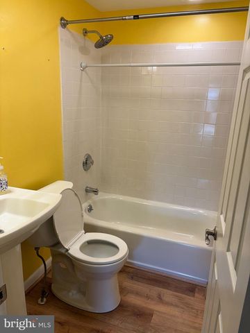 8 PLATEAU RD, Baltimore, MD 21221