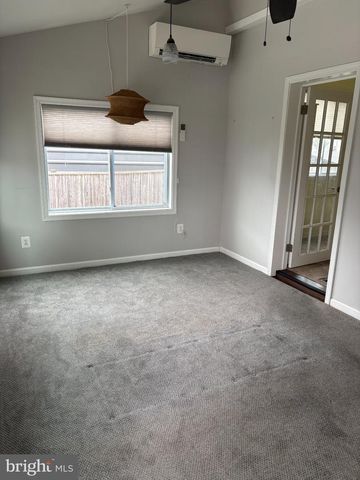 8 PLATEAU RD, Baltimore, MD 21221