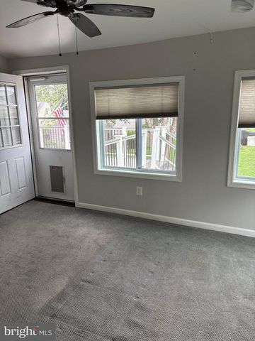 8 PLATEAU RD, Baltimore, MD 21221