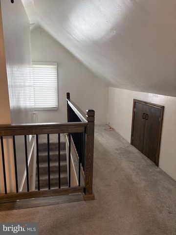 8 PLATEAU RD, Baltimore, MD 21221