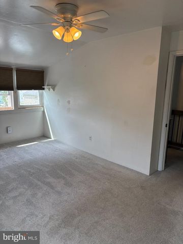 8 PLATEAU RD, Baltimore, MD 21221