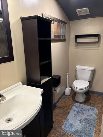 8 PLATEAU RD, Baltimore, MD 21221