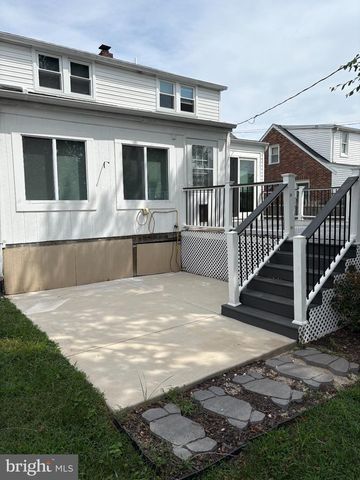 8 PLATEAU RD, Baltimore, MD 21221