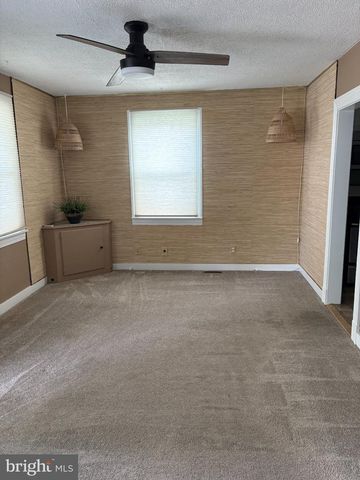 8 PLATEAU RD, Baltimore, MD 21221