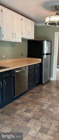 8 PLATEAU RD, Baltimore, MD 21221