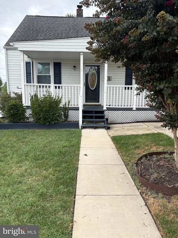 8 PLATEAU RD, Baltimore, MD 21221