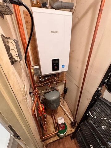 2885 W 23rd Street, Brooklyn, NY 11224