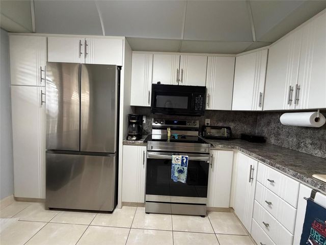 2304 Lucaya Lane L4, Coconut Creek, FL 33066