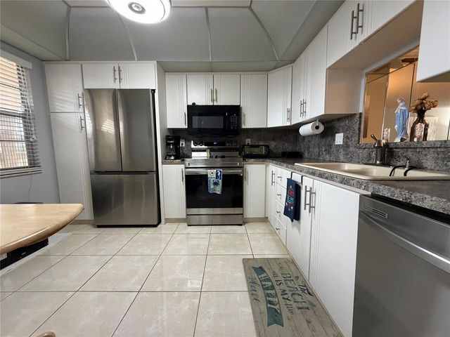 2304 Lucaya Lane L4, Coconut Creek, FL 33066