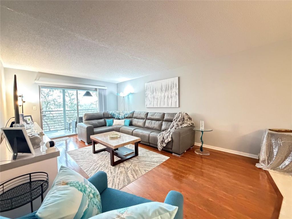 2304 Lucaya Lane L4, Coconut Creek, FL 33066