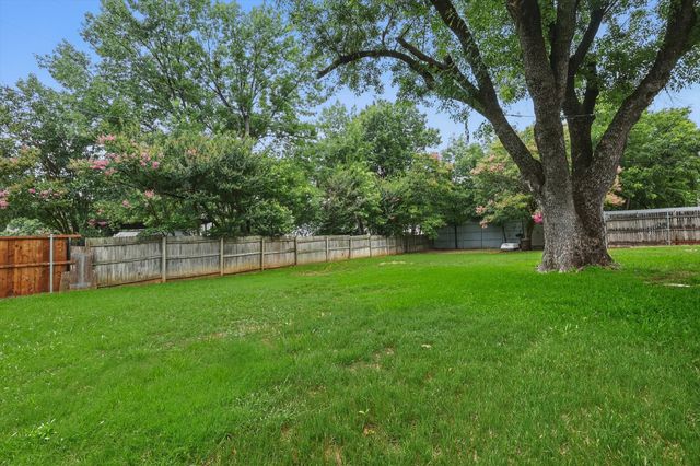 207 Stone Canyon Drive, Highland Village, TX 75077