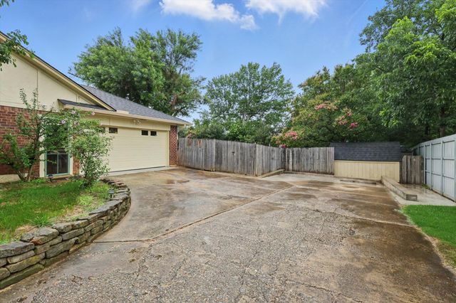 207 Stone Canyon Drive, Highland Village, TX 75077