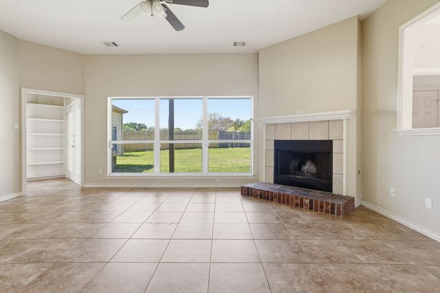 636 Whitetail Deer Lane, Crowley, TX 76036