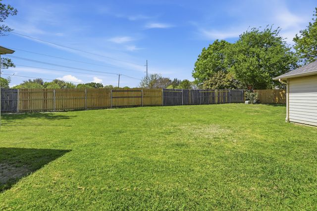 636 Whitetail Deer Lane, Crowley, TX 76036