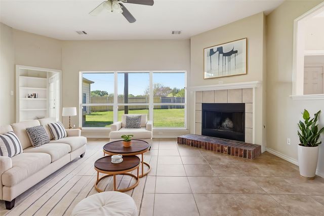 636 Whitetail Deer Lane, Crowley, TX 76036