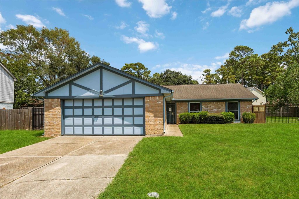 7807 Swallow Park Dr, Humble, TX 77396